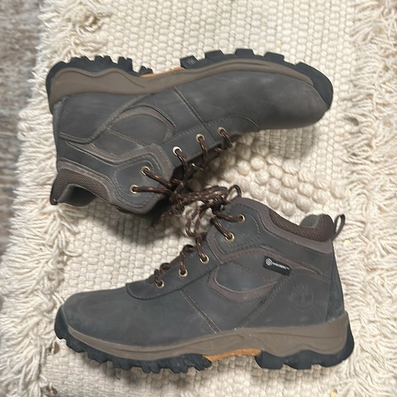 Timberland size 5 hiking boot. Waterproof. - Picture 7 of 9